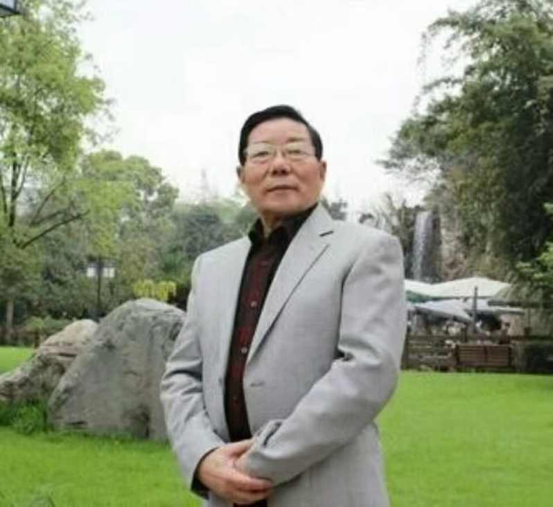 在10年时，他为我们提出的，实人，实木实心，买家具，首选芳林